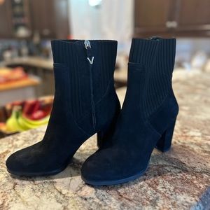 Vionic Kaylee Women’s Comfort Ankle Boots.